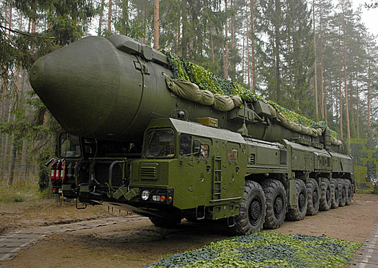 Подвижный грунтовый ракетный комплекс «Тополь-М» – надежная гарантия мирной жизни граждан РФ.